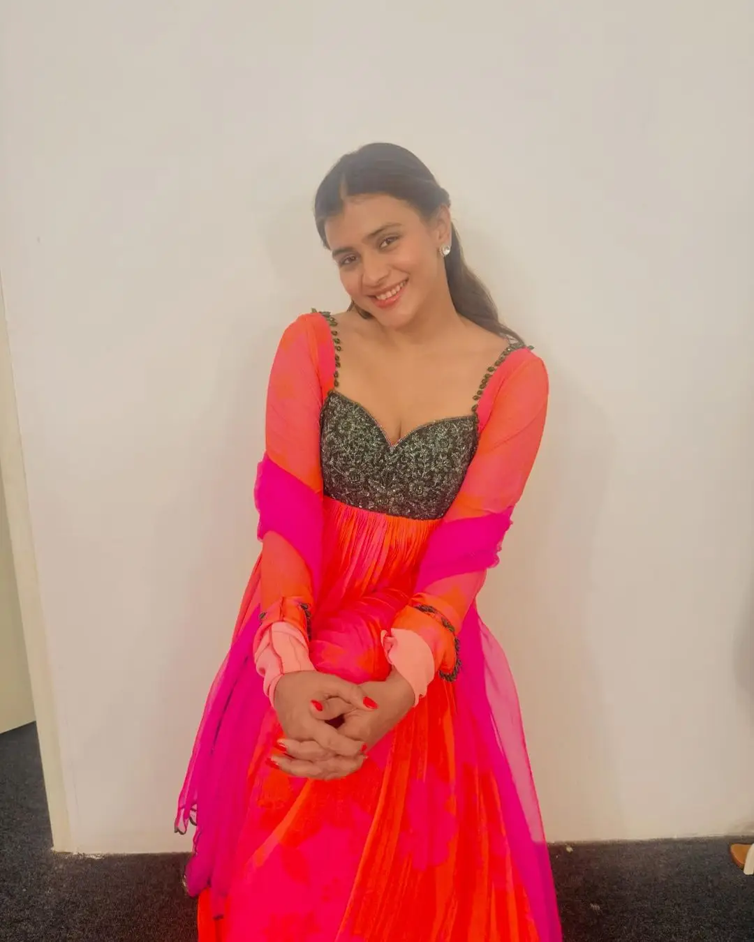 INDIAN ACTRESS HEBAH PATEL IMAGES IN RED GOWN